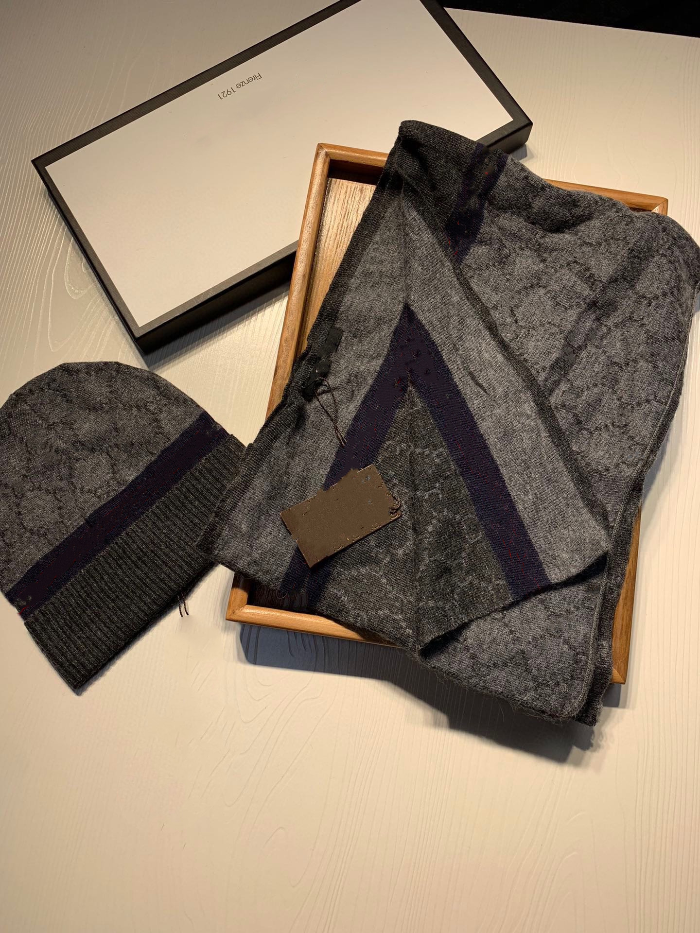 Stylish G Double Color scarf beanie cap Designer Letter Jacquard Beanie Men Women Warm Wool Hat Unisex Ski scarf hat, Blue;gray
Stylish G Double Color scarf beanie cap Designer Letter Jacquard Beanie Men Women Warm Wool Hat Unisex Ski scarf hat, Blue;gray