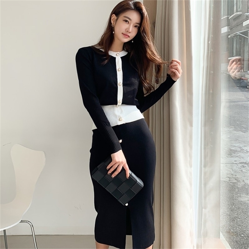 Spring Autumn Sweater Two Piece Set Fashion Women Black white Hit color Knitted Cardigan Coat+Single Breasted Midi Pencil Skirt 210519, Picture color
Spring Autumn Sweater Two Piece Set Fashion Women Black white Hit color Knitted Cardigan Coat+Single Breasted Midi Pencil Skirt 210519, Picture color