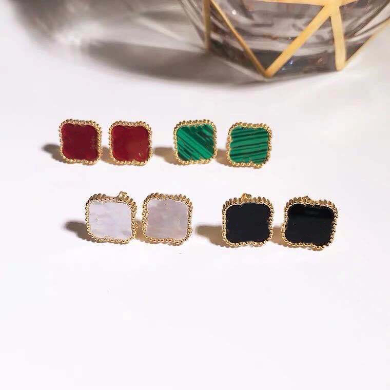 Designer Stud Earrings Love Bracelet Van women charm pendant Necklaces Cleef Screw Party Wedding Couple Gift Luxury Jewelry A1, Golden;silver
Designer Stud Earrings Love Bracelet Van women charm pendant Necklaces Cleef Screw Party Wedding Couple Gift Luxury Jewelry A1, Golden;silver