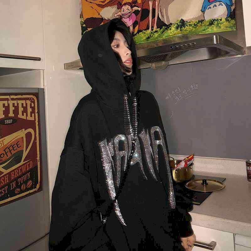 Hoody men women black hooded Korean loose retro Hong Kong style diamond letter printing high street sweatshirt top 210526
Hoody men women black hooded Korean loose retro Hong Kong style diamond letter printing high street sweatshirt top 210526