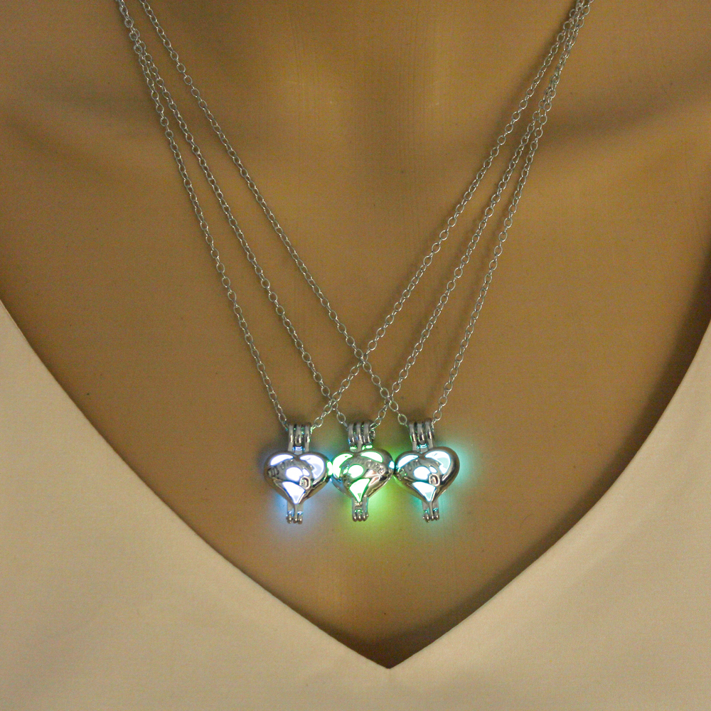 3 Colour Luminous Heart Necklaces Women Hollow Glowing Stone Pendant Necklace Geometric Glow in the Dark Sliver Jewellery
3 Colour Luminous Heart Necklaces Women Hollow Glowing Stone Pendant Necklace Geometric Glow in the Dark Sliver Jewellery