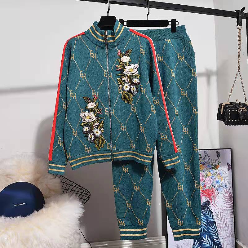 2020 autumn new knitted cardigan casual pants two-piece set western women's Embroidered Flower grid fashion suit, White
2020 autumn new knitted cardigan casual pants two-piece set western women's Embroidered Flower grid fashion suit, White