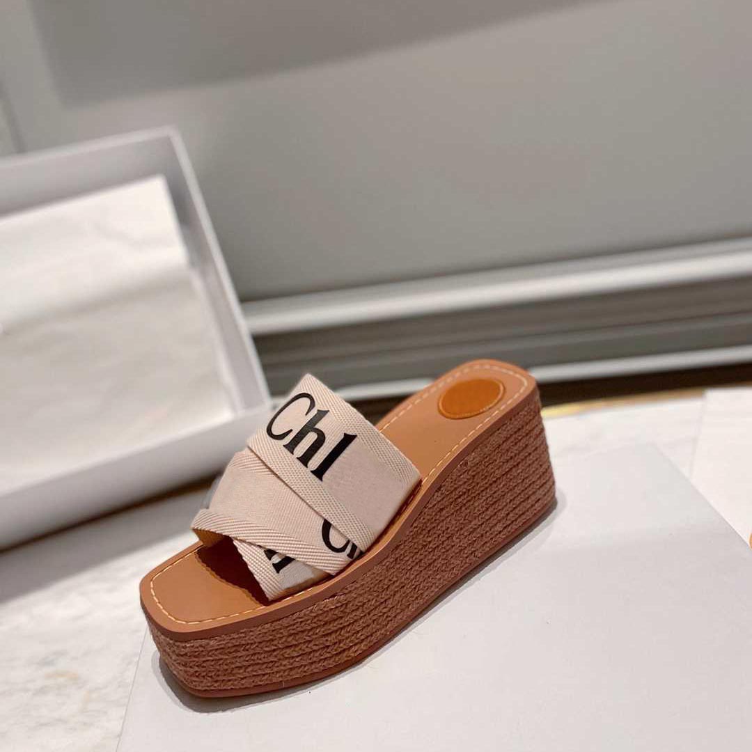 Designer women slippers fashion Beach Thick bottom slipper classic platform Alphabet woman Sandals ladies slides box Large size 34-42, 1 white
Designer women slippers fashion Beach Thick bottom slipper classic platform Alphabet woman Sandals ladies slides box Large size 34-42, 1 white