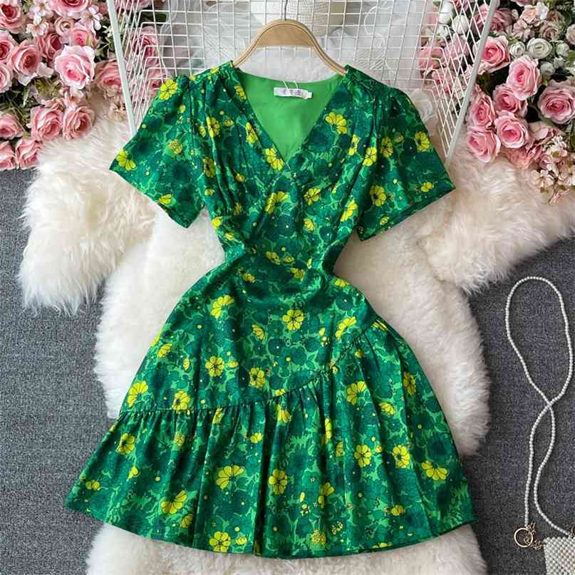 Korean Fashion Women Blue Floral Print Mini Dress Summer Short Sleeve V-neck High Waist A-line Ruffles Vintage Party 210603, Green
Korean Fashion Women Blue Floral Print Mini Dress Summer Short Sleeve V-neck High Waist A-line Ruffles Vintage Party 210603, Green