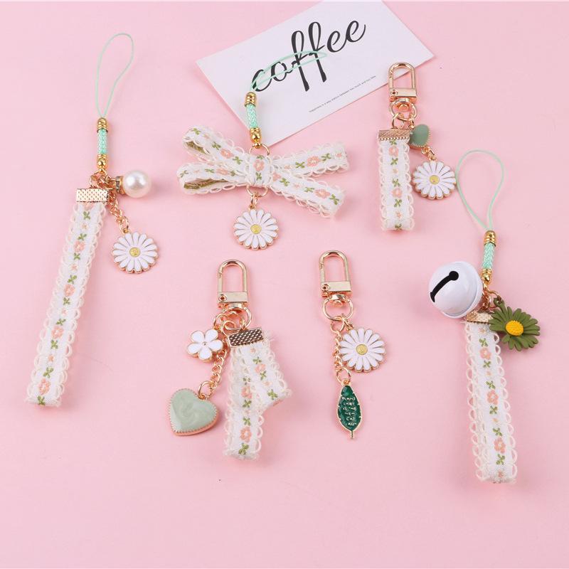 Keychains Keychain Creativity Mobile Phone Ornaments Small Fresh Daisy Lace Ladies Bag Pendant Accessories Car Key Ring Holiday Gift
Keychains Keychain Creativity Mobile Phone Ornaments Small Fresh Daisy Lace Ladies Bag Pendant Accessories Car Key Ring Holiday Gift