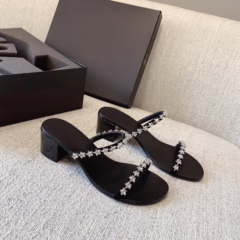 2021 Designer Woman Shoes sandals new flat shoes explosion-proof clip-toe sandals large size hollow women slippers fashion suede shoes, Black thick bottom
2021 Designer Woman Shoes sandals new flat shoes explosion-proof clip-toe sandals large size hollow women slippers fashion suede shoes, Black thick bottom