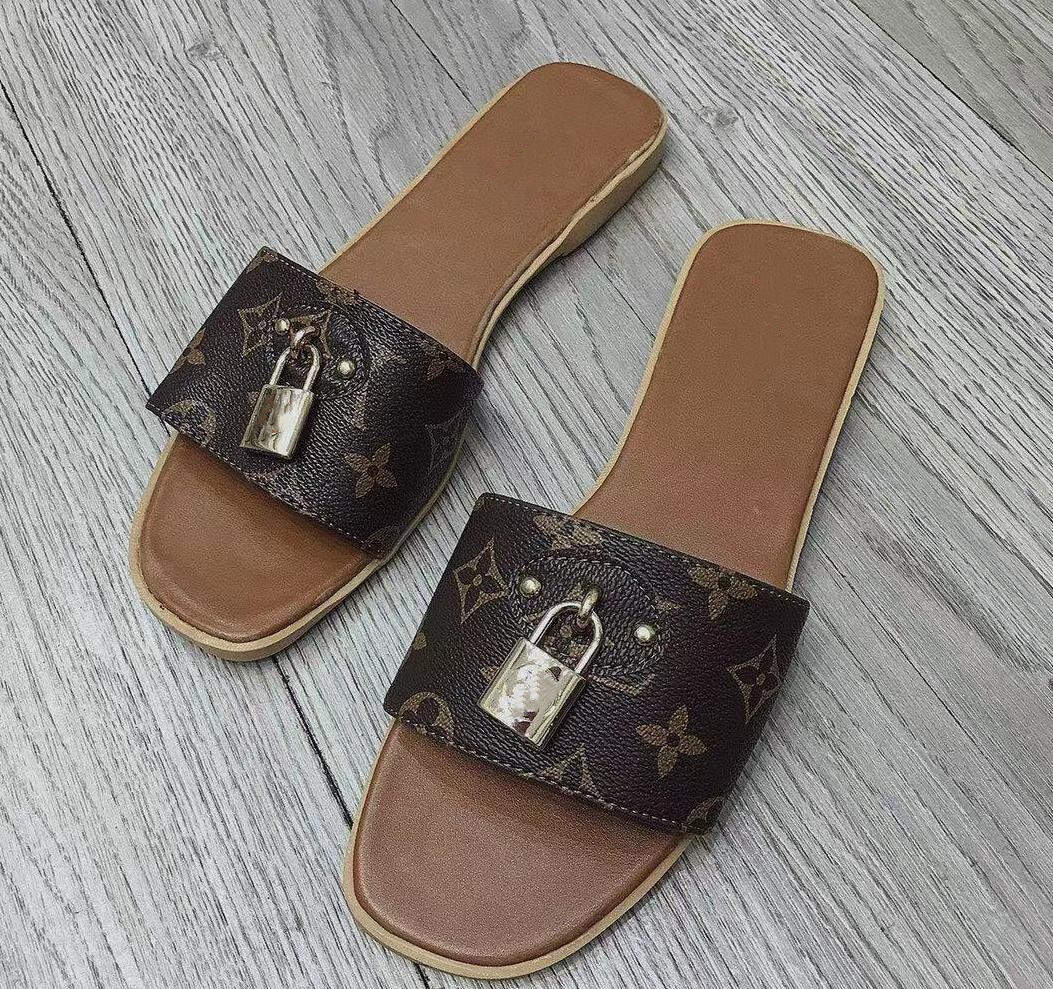 2021 Fashion brand Slippers wonen sandals big size 35-42 flip-flops red sandal with rubber sole web strap, Black
2021 Fashion brand Slippers wonen sandals big size 35-42 flip-flops red sandal with rubber sole web strap, Black