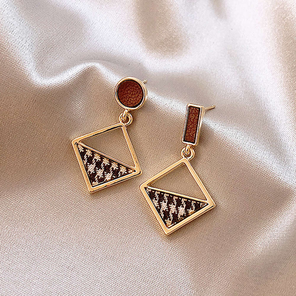 earrings 925 silver needle simple color female temperament Korean students personality Mini Compact versatile Earrings, Golden
earrings 925 silver needle simple color female temperament Korean students personality Mini Compact versatile Earrings, Golden