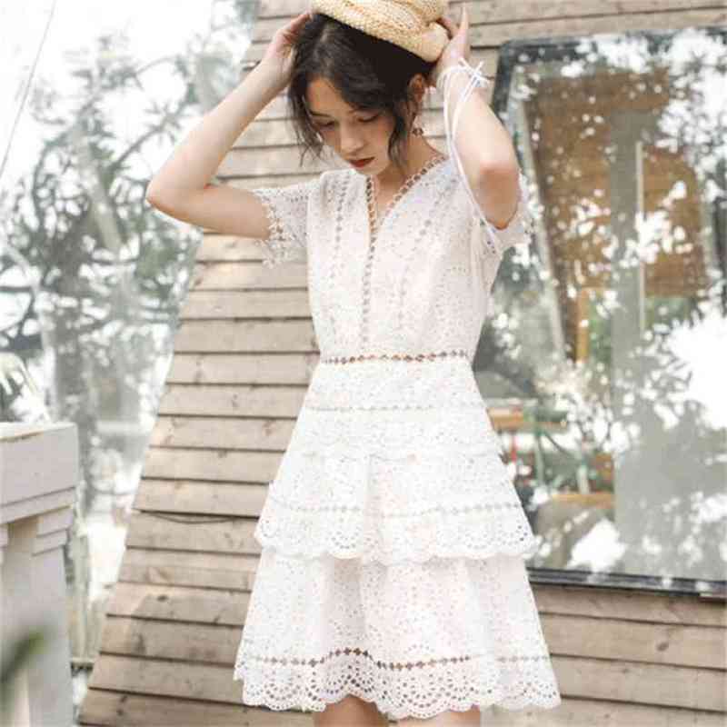 Summer Embroidery Hollow Out Short White Lace Dress Sexy V-neck Sleeve Layered ruffles A-line Cake Women 210602
Summer Embroidery Hollow Out Short White Lace Dress Sexy V-neck Sleeve Layered ruffles A-line Cake Women 210602