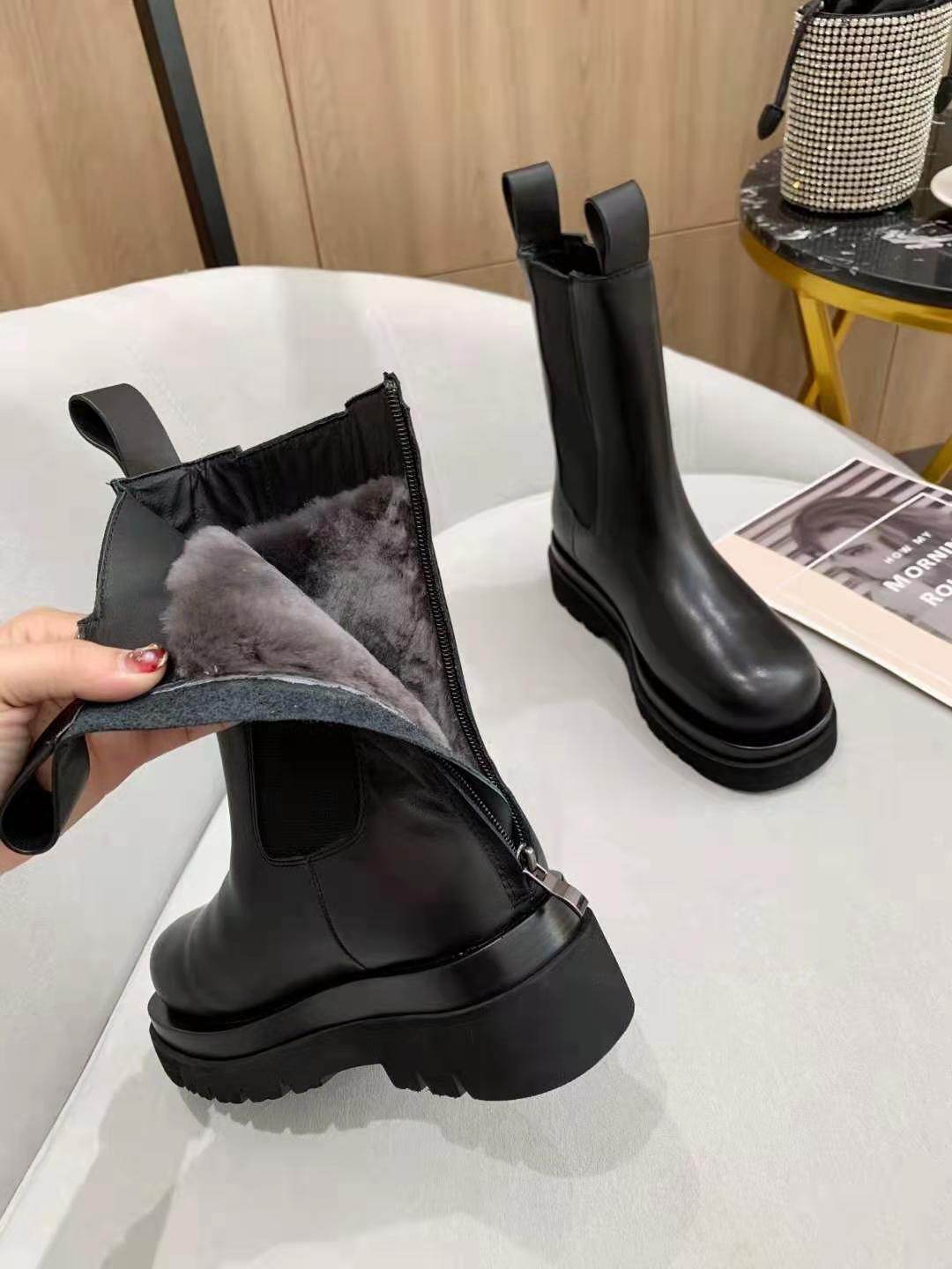 2021 female designer boots Martin desert Flamingo love arrow leather medal thick non slip winter size -11, Black
2021 female designer boots Martin desert Flamingo love arrow leather medal thick non slip winter size -11, Black