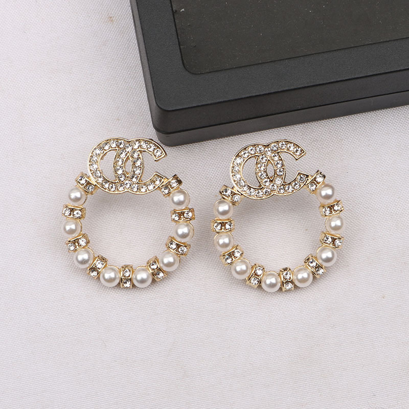 6 Style 18K Gold Plated 925 Silver Luxury Brand Designers Letters Stud Geometric Famous Women Round Crystal Rhinestone Pearl Earring Wedding Party Jewerlry Gift
6 Style 18K Gold Plated 925 Silver Luxury Brand Designers Letters Stud Geometric Famous Women Round Crystal Rhinestone Pearl Earring Wedding Party Jewerlry Gift