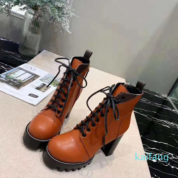 Women winter boots Classic Luxury Lambskin fashion Sexy Simple Genuine Leather Splicing short tube comfort Martin boots, Black
Women winter boots Classic Luxury Lambskin fashion Sexy Simple Genuine Leather Splicing short tube comfort Martin boots, Black