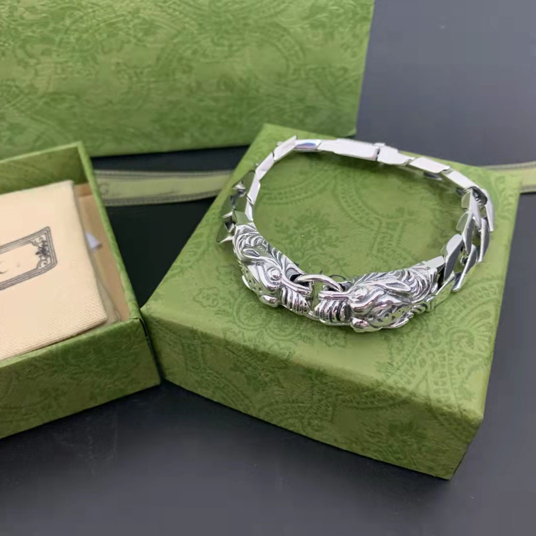 2021 new fashion hip-hop domineering Link, Chain bracelet size 18-22 cm, unisex and high quality with box
2021 new fashion hip-hop domineering Link, Chain bracelet size 18-22 cm, unisex and high quality with box