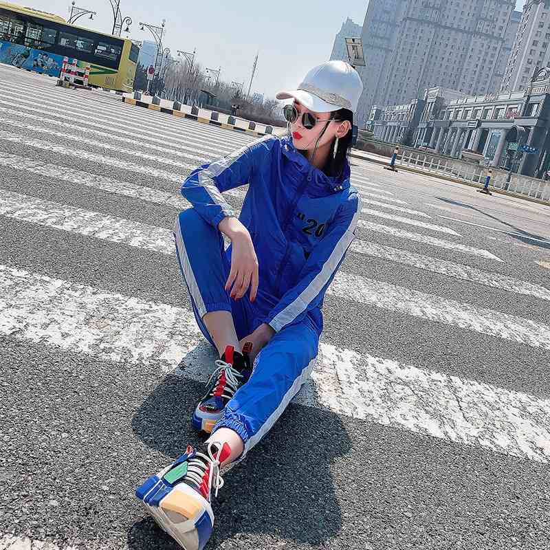 Spring and summer 2020 new leisure fashion sunscreen clothes women's hooded sportswear Korean slim fit net red two-piece set
Spring and summer 2020 new leisure fashion sunscreen clothes women's hooded sportswear Korean slim fit net red two-piece set