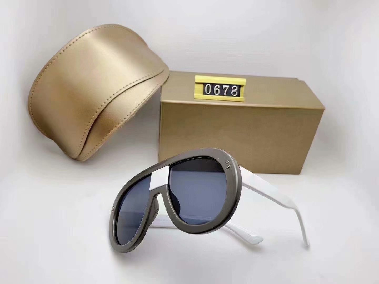2022 Brand New Men Popular Sunglasses Luxury Women Brand Designer Square Style Full Frame Top Quality UV Protection Mixed OVERSIZE RUNWA 0678
2022 Brand New Men Popular Sunglasses Luxury Women Brand Designer Square Style Full Frame Top Quality UV Protection Mixed OVERSIZE RUNWA 0678