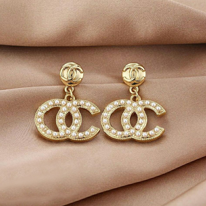Women 18K Gold Plated Designer Stud Earrings Brand Designers Geometry Letters Crystal Rhinestone Pearl Earring Wedding Party Jewerlry ER0271-ER0273, Golden;silver
Women 18K Gold Plated Designer Stud Earrings Brand Designers Geometry Letters Crystal Rhinestone Pearl Earring Wedding Party Jewerlry ER0271-ER0273, Golden;silver