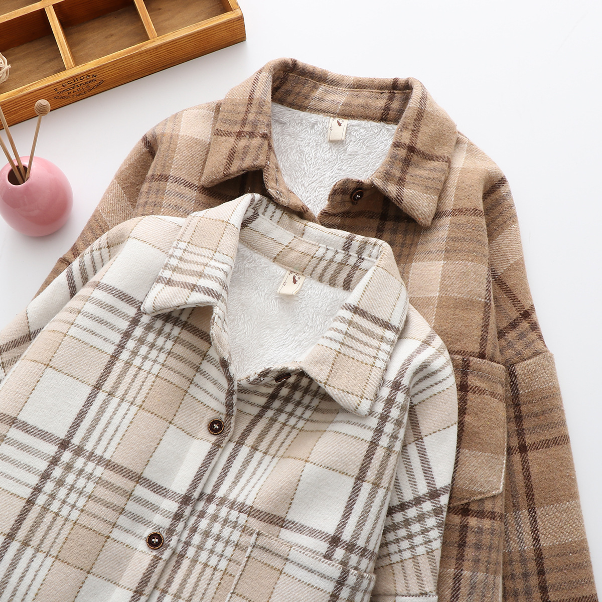 2021 Fashion Thick Velvet Plaid Shirts Women Winter Keep Warm Blouses and Tops New Casual Slim Female Clothes Outwear, White
2021 Fashion Thick Velvet Plaid Shirts Women Winter Keep Warm Blouses and Tops New Casual Slim Female Clothes Outwear, White