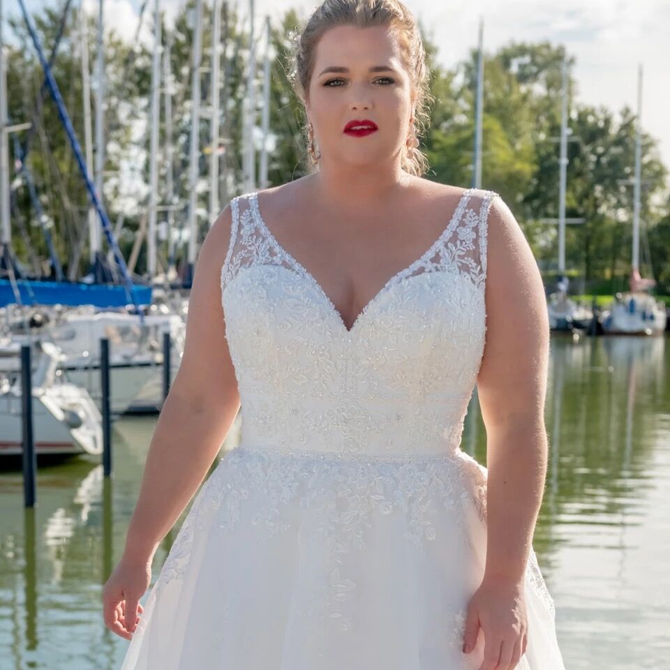 Plus size spring 2021 elegant Wedding dresses vestidos de novia wedding party Dress Robe De Soiree bride to be V-neck lace-up, White
Plus size spring 2021 elegant Wedding dresses vestidos de novia wedding party Dress Robe De Soiree bride to be V-neck lace-up, White