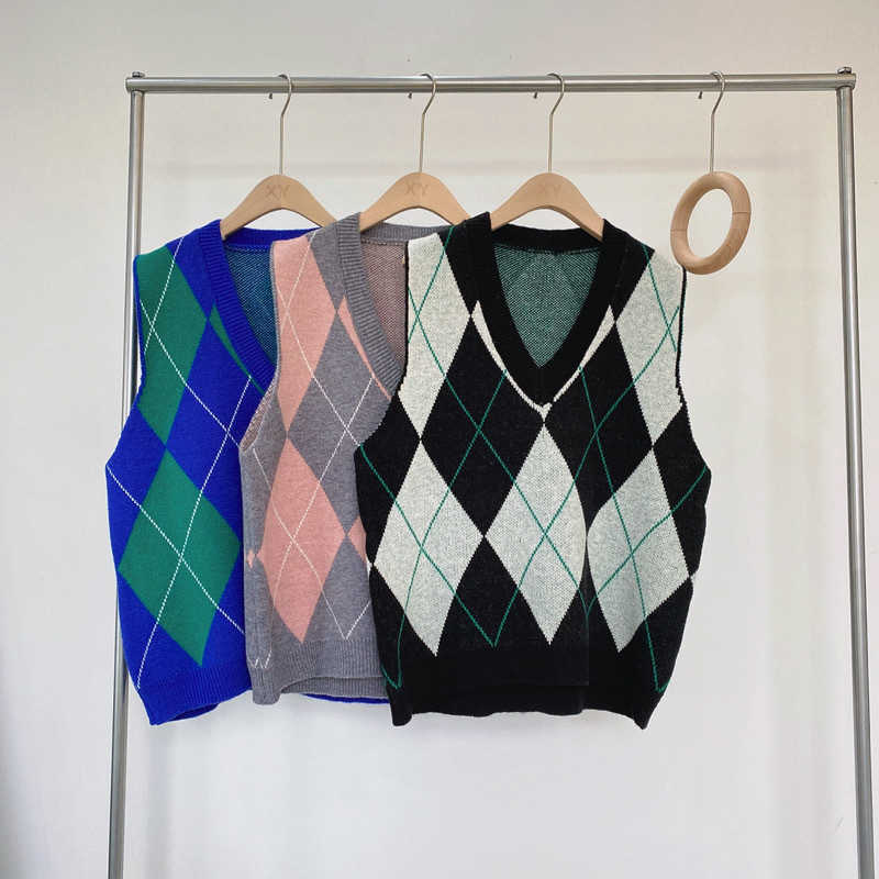 V Neck Vintage Argyle Sweater Vest Women Sleeveless Plaid Knitted Oversized Sweaters Casual Autumn Preppy Style C-223 210915
