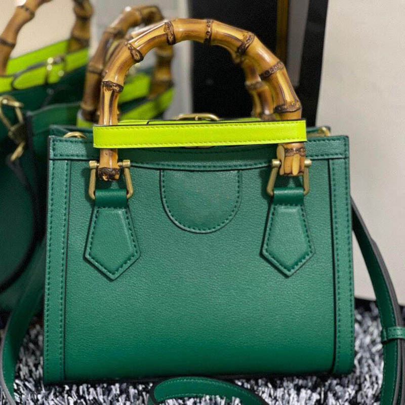 2021 luxury bamboo tote Handbags High Quality Crossbody Bag Square Design Calfskin Totes Shopping Bags Detachable Wide Strap Fashion Shoulder Bags, Blue
2021 luxury bamboo tote Handbags High Quality Crossbody Bag Square Design Calfskin Totes Shopping Bags Detachable Wide Strap Fashion Shoulder Bags, Blue