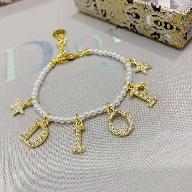 designer jewelry new pearl necklace net red cd letter pearl bracelet women's luxury and high quality, Silver
designer jewelry new pearl necklace net red cd letter pearl bracelet women's luxury and high quality, Silver