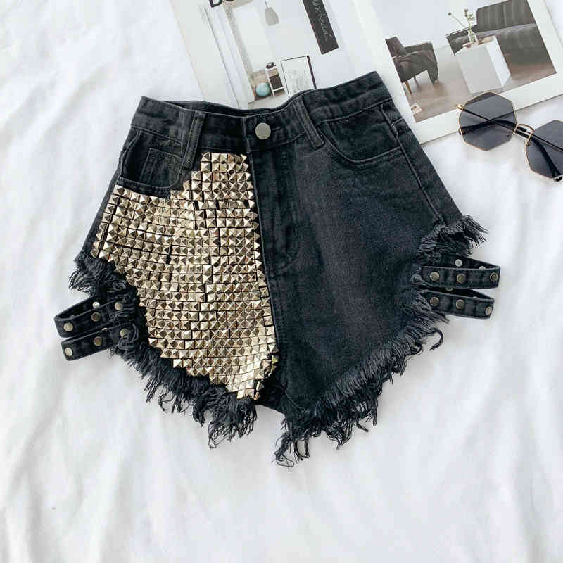 [EWQ] Spring Summer New Studded Raw Fringed Wide-leg Shorts High Waist Hot Rivet All-amtch Black Denim Short QV664 210423