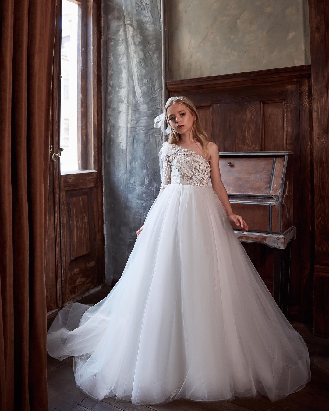 Fashion Sequined A Line Flower Girl Dresses For Wedding Long Sleeves Beaded Toddler One Shoulder Pageant Gowns Tulle Sweep Train First Communion Dress