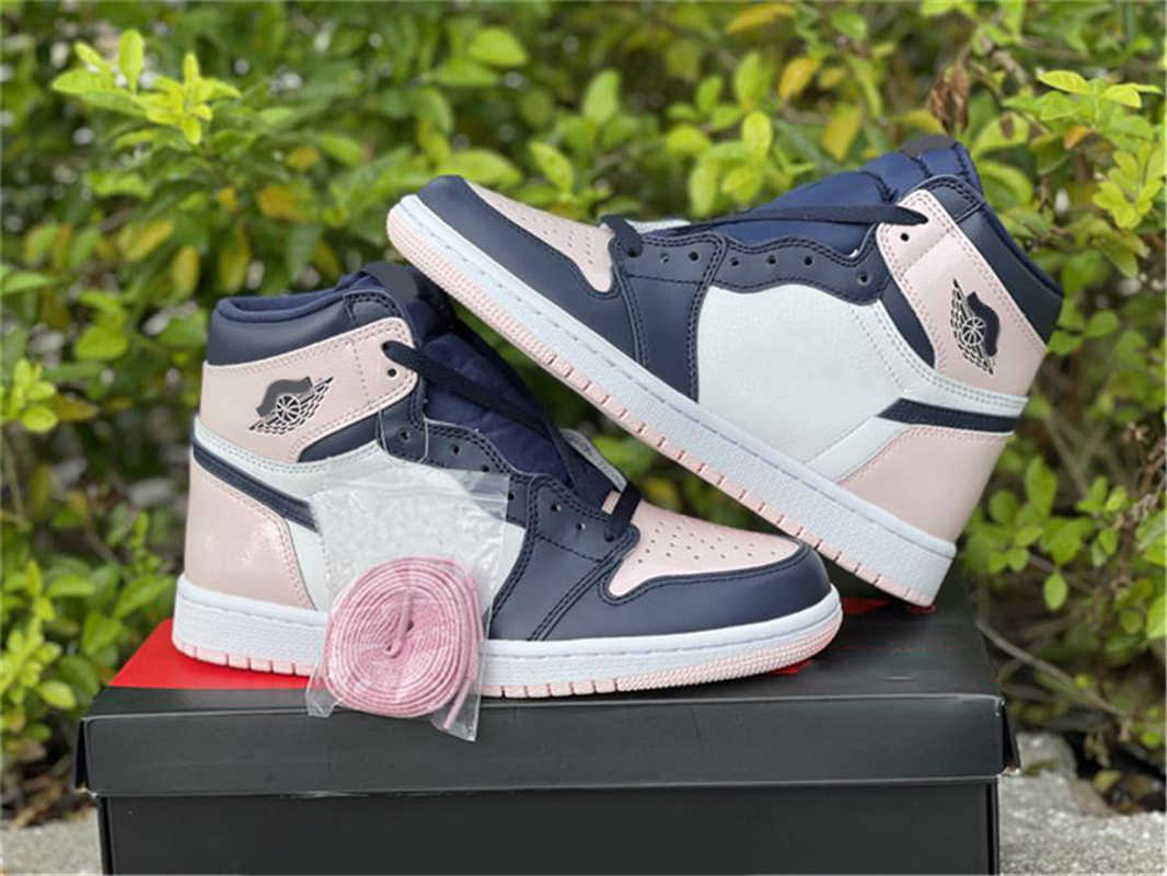 2021 High OG 1 Bubble Gum Atmosphere Outdoor Shoes Banned Fearless Gold Toe White Laser Pink Patent Obsidian Men Women Sports Sneakers With Origingl Box, Hand crafted
2021 High OG 1 Bubble Gum Atmosphere Outdoor Shoes Banned Fearless Gold Toe White Laser Pink Patent Obsidian Men Women Sports Sneakers With Origingl Box, Hand crafted