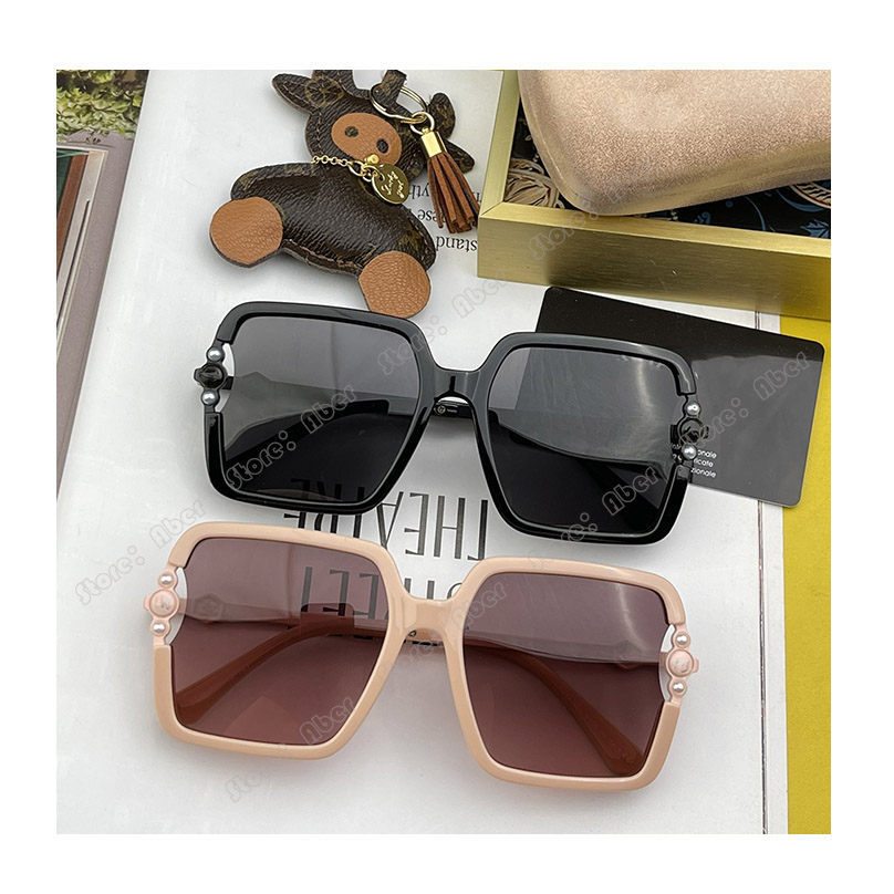 Women Sunglasses Fashion Top Quality Womens Designers Brands Sunglass Beach Shades Full Frame UV400 Eyeglasses Lens Men Luxury Mirrors Sun G, White;black
Women Sunglasses Fashion Top Quality Womens Designers Brands Sunglass Beach Shades Full Frame UV400 Eyeglasses Lens Men Luxury Mirrors Sun G, White;black