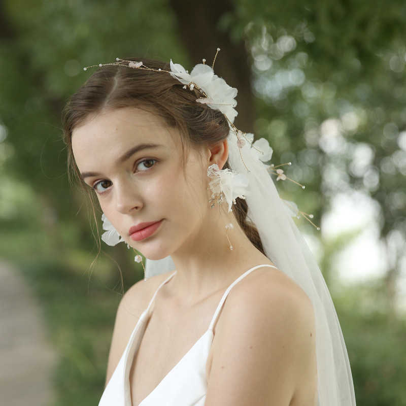 Ins Hotsale White Flower Bridal Veils Crystal Wedding Headpiece with Veil Handmade Women Accessories X0726