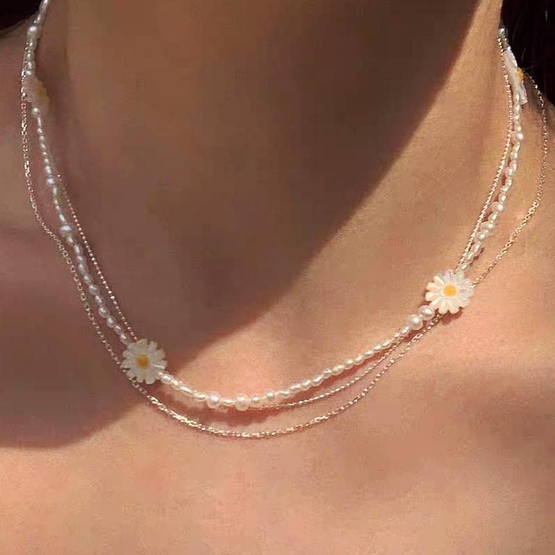 Chokers Trendy Simple Natural Freshwater Pearl Necklace Lovely Daisy Beads Embellished With Unique Charm For Women Gargantillas Collares