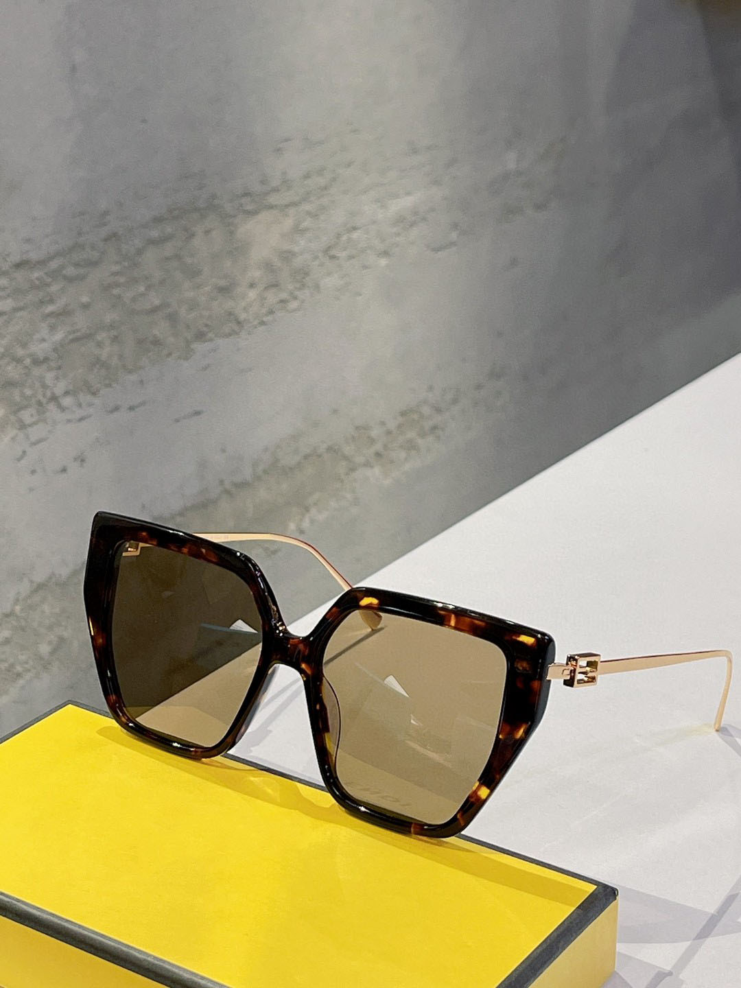 Adita FF 40012U Top Original high quality Designer Sunglasses for men famous fashionable Classic retro luxury brand eyeglass fashion design women uv400 glasses
Adita FF 40012U Top Original high quality Designer Sunglasses for men famous fashionable Classic retro luxury brand eyeglass fashion design women uv400 glasses
