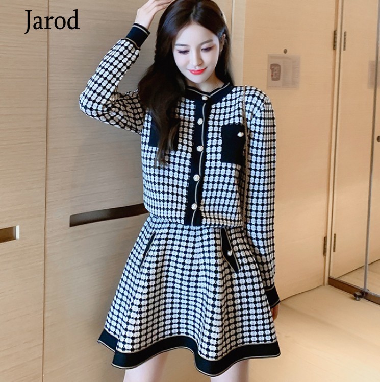 High Quality Two Piece Set Women Elegant Plaid Knitting Sweater Single-breasted Tops + A-line Skirt Casual Office Work Suit 210518, Photo color
High Quality Two Piece Set Women Elegant Plaid Knitting Sweater Single-breasted Tops + A-line Skirt Casual Office Work Suit 210518, Photo color