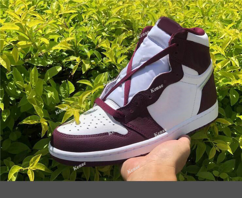 top Quality 1 High OG Bordeaux Mens Basketball Shoes womens 1s White-Metallic Silver outdoor Running Sports Trainers Sneakers 555088-611
top Quality 1 High OG Bordeaux Mens Basketball Shoes womens 1s White-Metallic Silver outdoor Running Sports Trainers Sneakers 555088-611