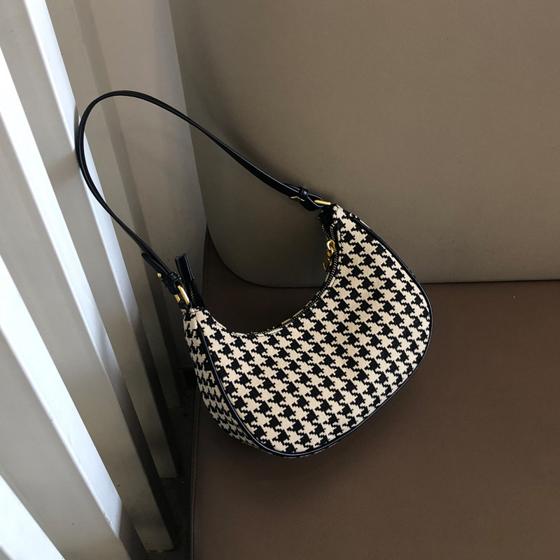 minority design medieval french thousand bird lattice underarm bag women's 2021 high-grade feeling stick single shoulder messenger 
minority design medieval french thousand bird lattice underarm bag women's 2021 high-grade feeling stick single shoulder messenger