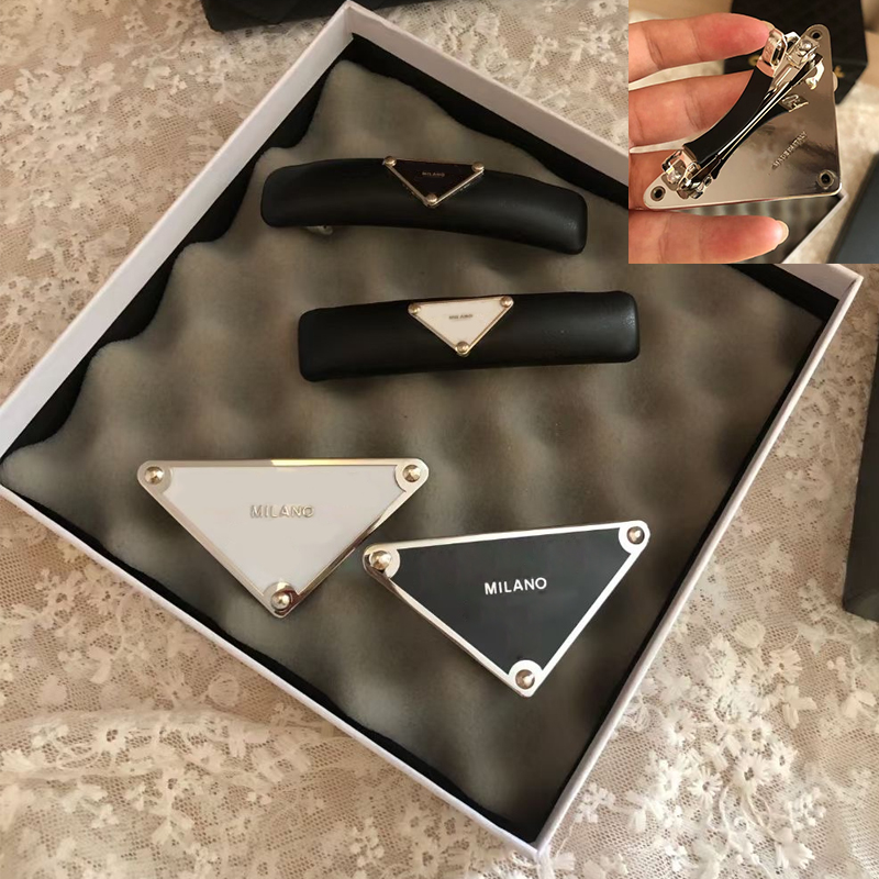 Women Triangle Letter Hair Clip Black White Fashion Letters Barrettes with Stamp Top Quality Gift for Love Girlfriend
Women Triangle Letter Hair Clip Black White Fashion Letters Barrettes with Stamp Top Quality Gift for Love Girlfriend