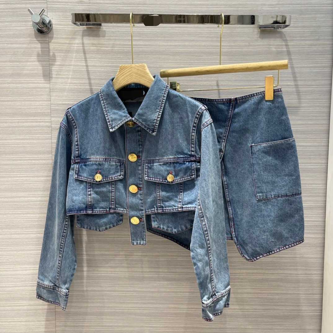 2021 Spring Summer Lapel Neck Long Sleeve Coat And For Womens Fashion Print Shorts 2 Pieces Sets 0607-3, Picture color
2021 Spring Summer Lapel Neck Long Sleeve Coat And For Womens Fashion Print Shorts 2 Pieces Sets 0607-3, Picture color