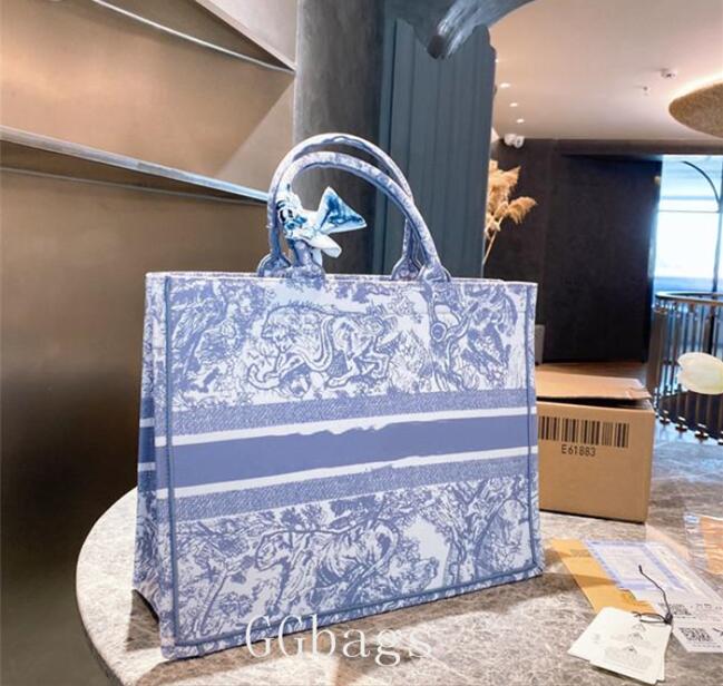 2022 High Quality shopping bag handbag Women Luxurys Designers fashion embroidery bags handbags designer should er high quality clutch with silk scarf
2022 High Quality shopping bag handbag Women Luxurys Designers fashion embroidery bags handbags designer should er high quality clutch with silk scarf