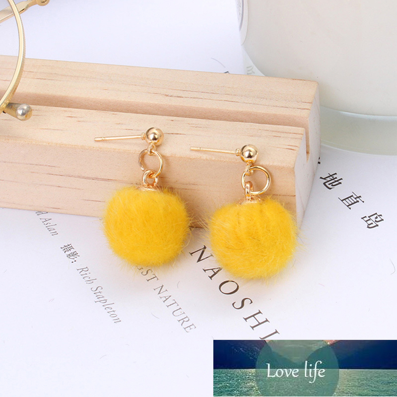 New Fashion Simple Autumn And Winter Plush Ball Ball Short Earrings Cute Multicolor Female Earrings Wholesale
New Fashion Simple Autumn And Winter Plush Ball Ball Short Earrings Cute Multicolor Female Earrings Wholesale