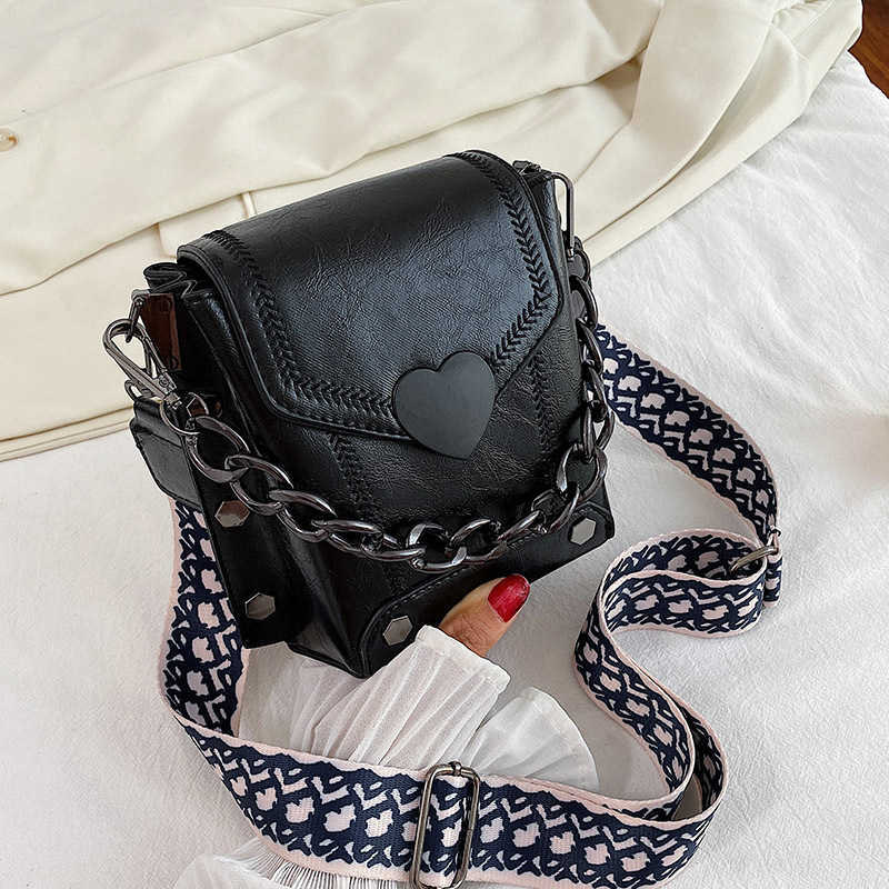 Bag Women's 2021 New Korean Style Retro Heart-Shaped Lock Mobile Phone Studded Shoulder Messenger Q0709, Blue
Bag Women's 2021 New Korean Style Retro Heart-Shaped Lock Mobile Phone Studded Shoulder Messenger Q0709, Blue