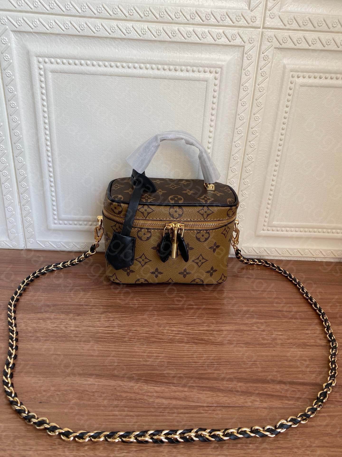 Luxury designer bag new chain flashing letters fashion embossed old flower shoulder cosmetic handbag
Luxury designer bag new chain flashing letters fashion embossed old flower shoulder cosmetic handbag