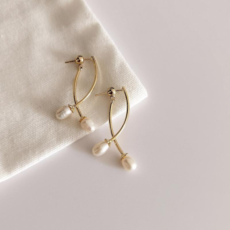 Stud Pearl Earrings Minimalist Cross Lily Of The Valley Ear Studs Prevent Allergy Jewelry For Woman 2021, Golden;silver
Stud Pearl Earrings Minimalist Cross Lily Of The Valley Ear Studs Prevent Allergy Jewelry For Woman 2021, Golden;silver