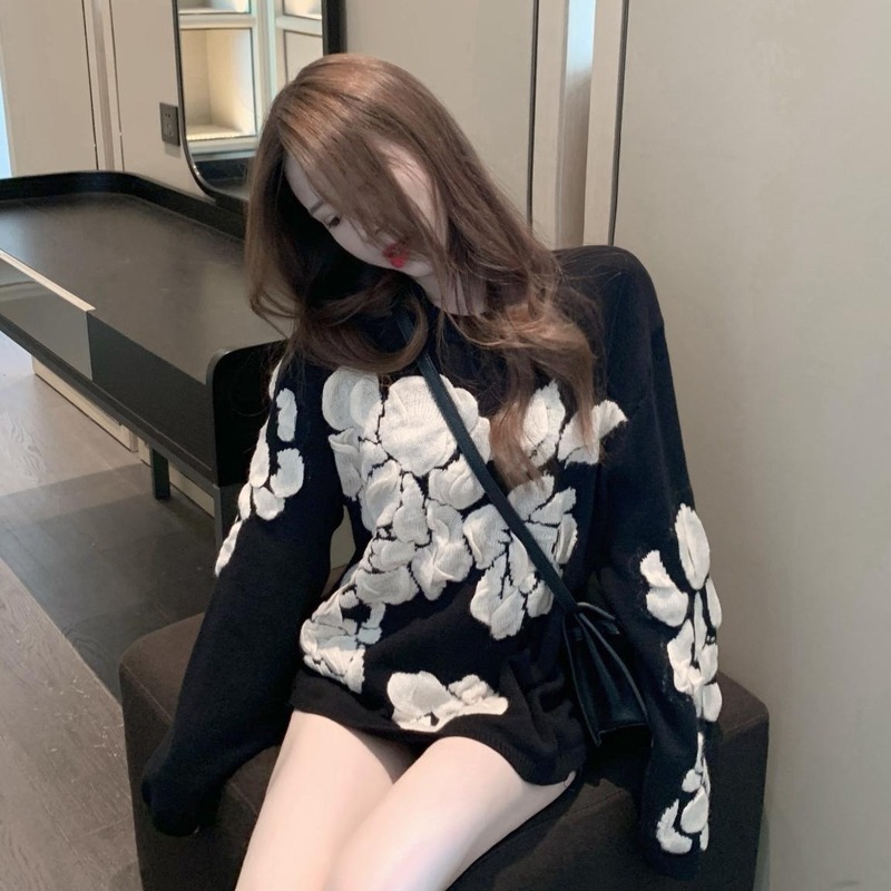 Women's Sweaters Autumn 2021 female loose exterior wear lazy retro hong kong-flavored jacquard beautiful sweater top in fashion, Black flower sweater
Women's Sweaters Autumn 2021 female loose exterior wear lazy retro hong kong-flavored jacquard beautiful sweater top in fashion, Black flower sweater