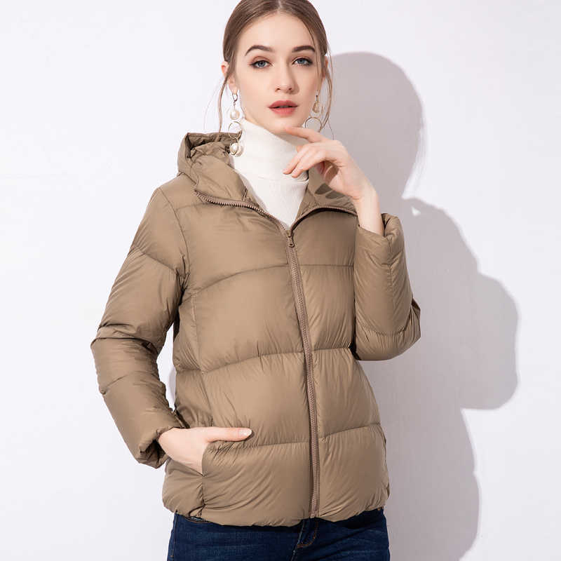 Winter Woman Ultralight Down Jacket Hooded Thick Warm Coat Female Duck Down Parka For Women Portable Outerwear Overcoat 211007wtt