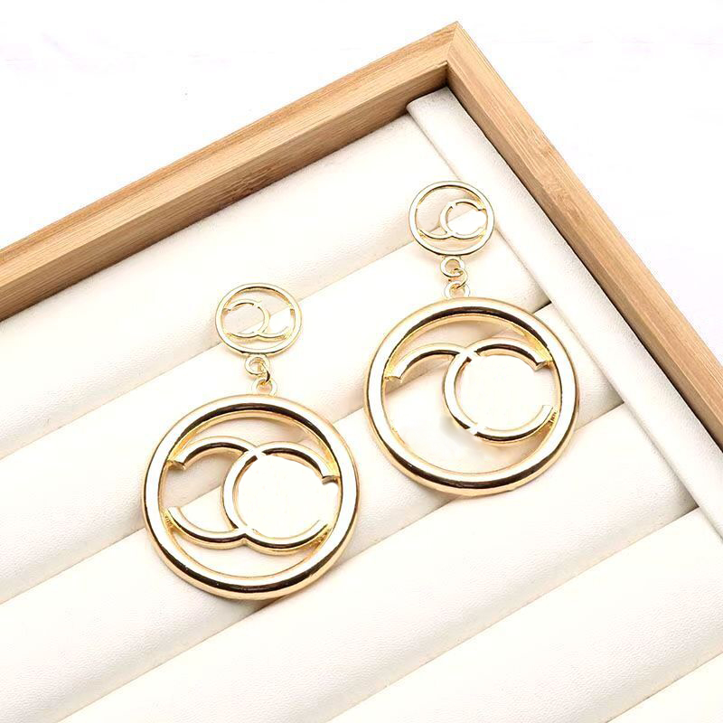 20style 18K Gold Plated 925 Silver Luxury Designer Letters Stud Earrings Small Sweet Wind Geometric Round Women Crystal Rhinestone Pearl Earring Party Jewelry
20style 18K Gold Plated 925 Silver Luxury Designer Letters Stud Earrings Small Sweet Wind Geometric Round Women Crystal Rhinestone Pearl Earring Party Jewelry