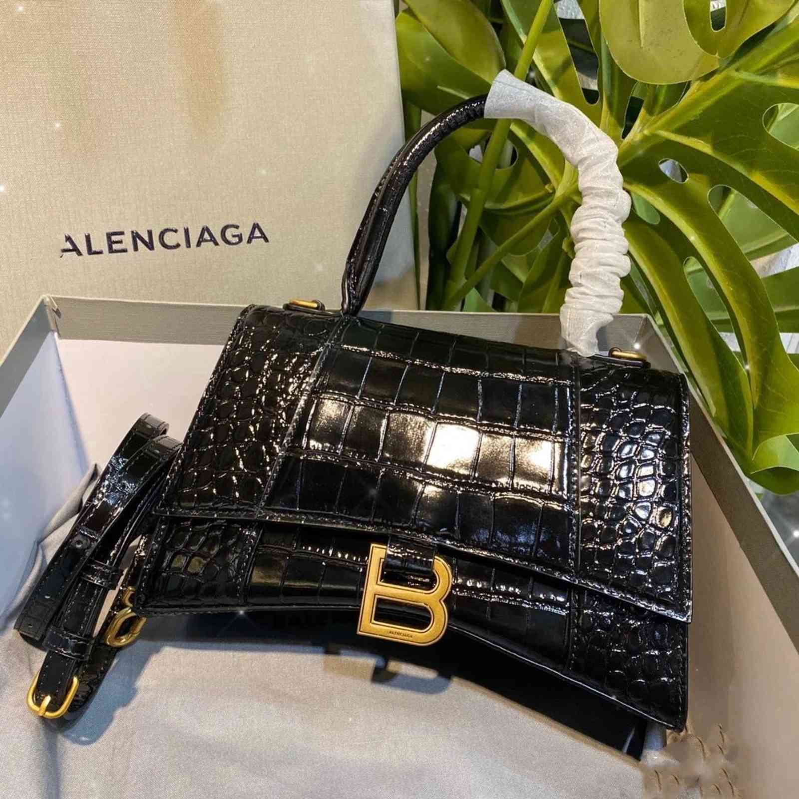 Bags Handbag Crossody Shoulder Bag Star Same Female 2021 Fashion Versatile Family Crocodile Hourglass Character Leather Diagonal One Hand, Black;red
Bags Handbag Crossody Shoulder Bag Star Same Female 2021 Fashion Versatile Family Crocodile Hourglass Character Leather Diagonal One Hand, Black;red