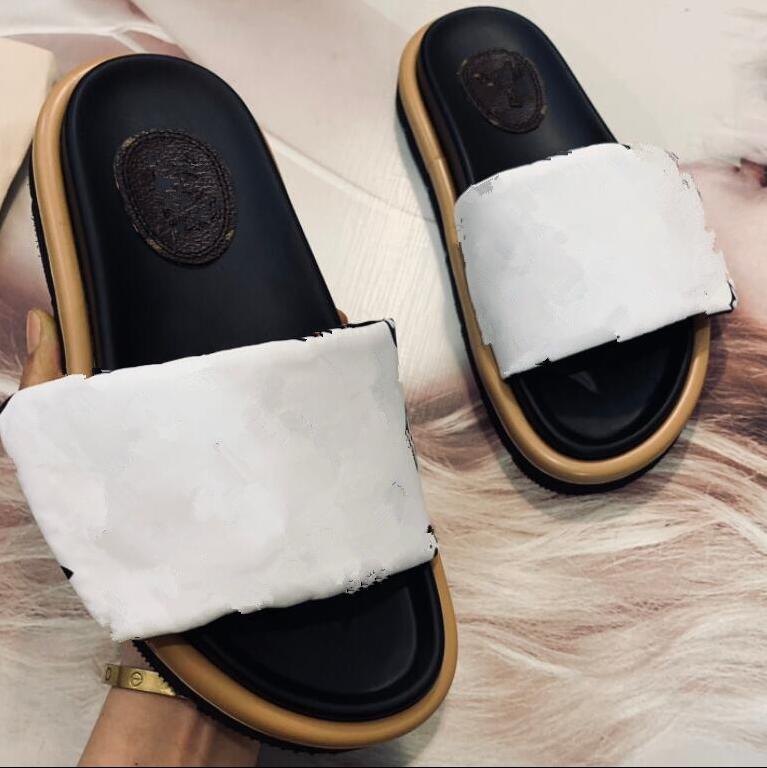 Top Quality Men's Women's Pool Pillow Slippers Sandals Shoes Slide Summer Fashion Wide Flat Flip Flops With Box Size EUR35-EUR45
Top Quality Men's Women's Pool Pillow Slippers Sandals Shoes Slide Summer Fashion Wide Flat Flip Flops With Box Size EUR35-EUR45