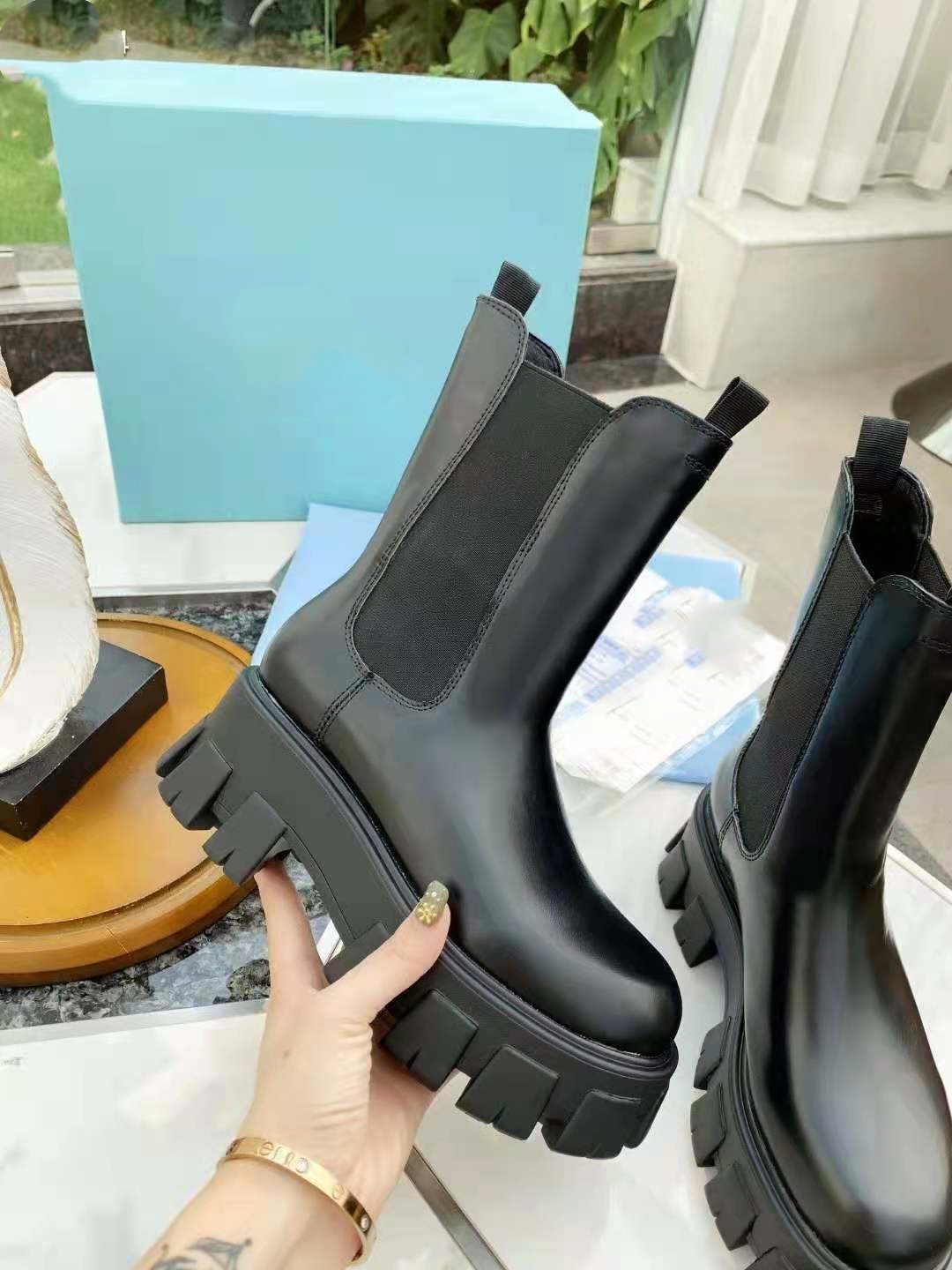 2021 designer's latest customized logo women's boots leather non slip rubber sole luxury comfort exquisite technology high quality 34--41, Black patent
2021 designer's latest customized logo women's boots leather non slip rubber sole luxury comfort exquisite technology high quality 34--41, Black patent