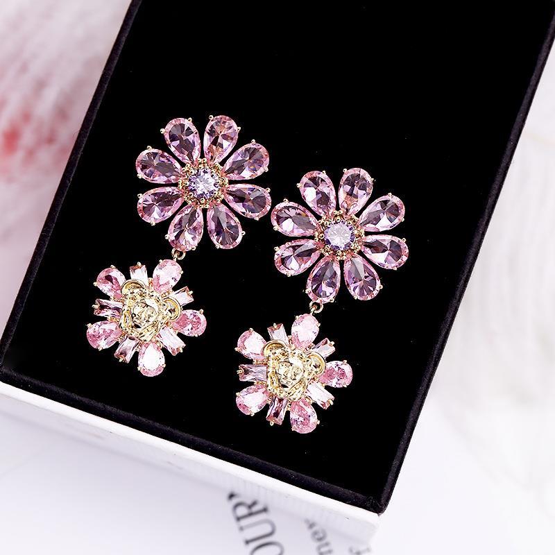 Luxury Dangle & Chandelier Flower zircon ver earrings wild temperament luxury diamond-studded crystal S925 silver needle
Luxury Dangle & Chandelier Flower zircon ver earrings wild temperament luxury diamond-studded crystal S925 silver needle