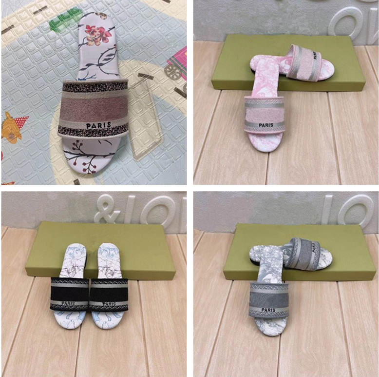 Newest Kids Designer Slippers High Quality Children Slides Classic Pattern Printing Beach Leisure Indoor And Outdoor Flat Flip Flops Leather Sandals Boys Girls, Colorful
Newest Kids Designer Slippers High Quality Children Slides Classic Pattern Printing Beach Leisure Indoor And Outdoor Flat Flip Flops Leather Sandals Boys Girls, Colorful